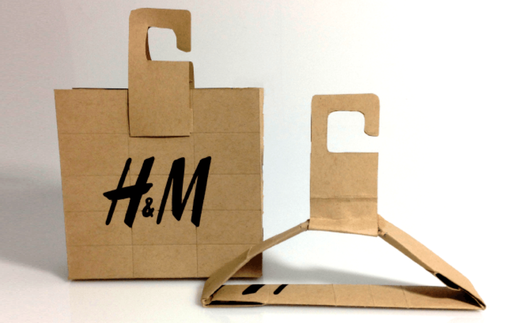 эко-сумка для покупок от H&M трансформируется в вешалку для одежды